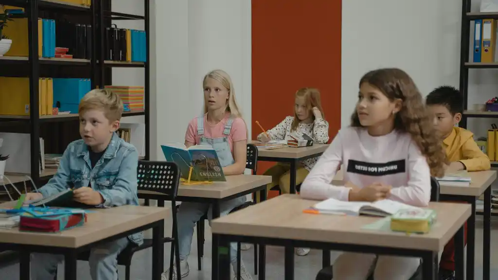 Ukraynada məktəblərdə 12 illik təhsilə keçidlə bağlı pilot layihəyə başlanılıb