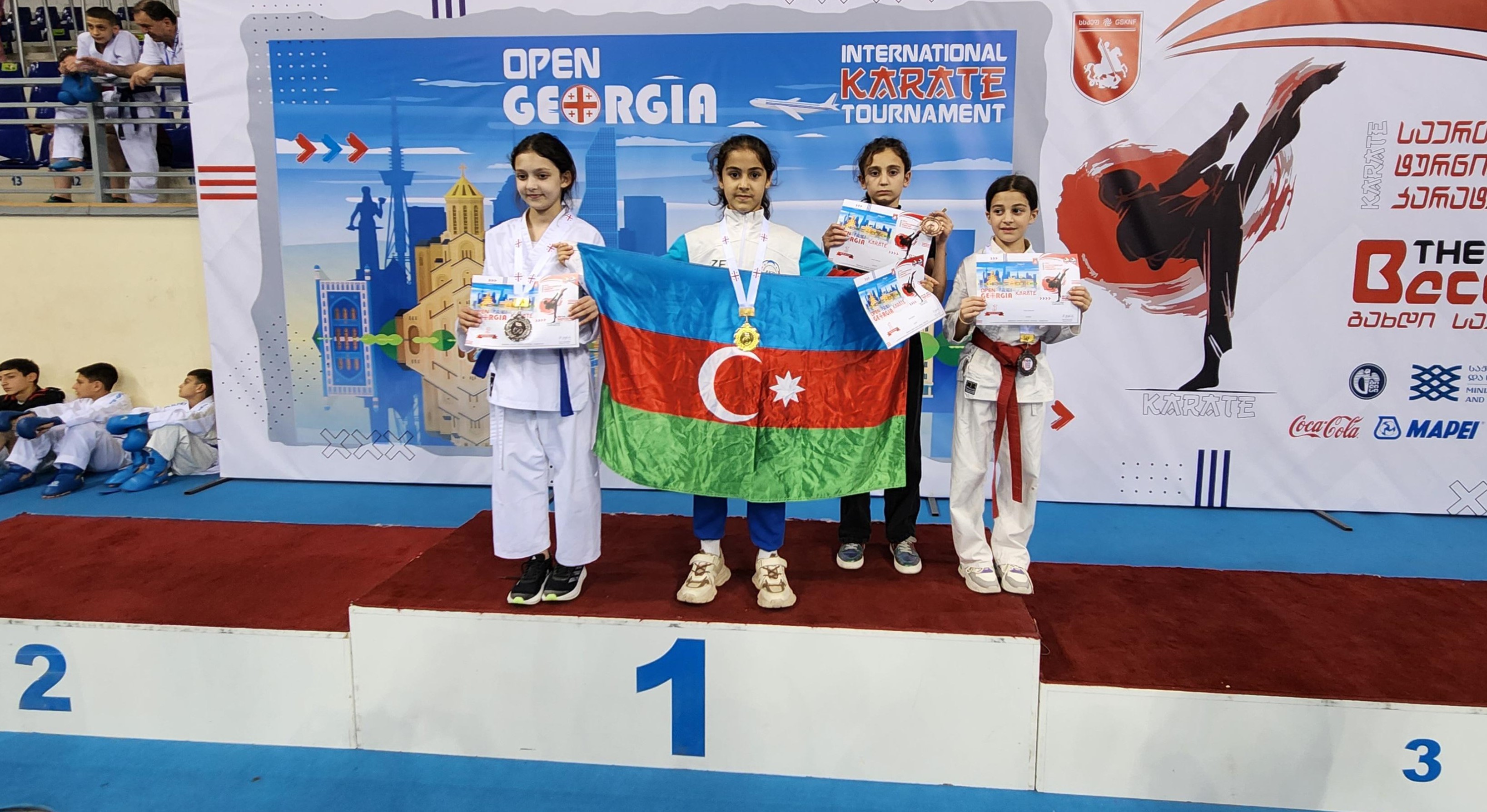Məktəbdə əlaçı, karatedə zirvədə – 11 yaşlı dünya çempionunun uğur hekayəsi