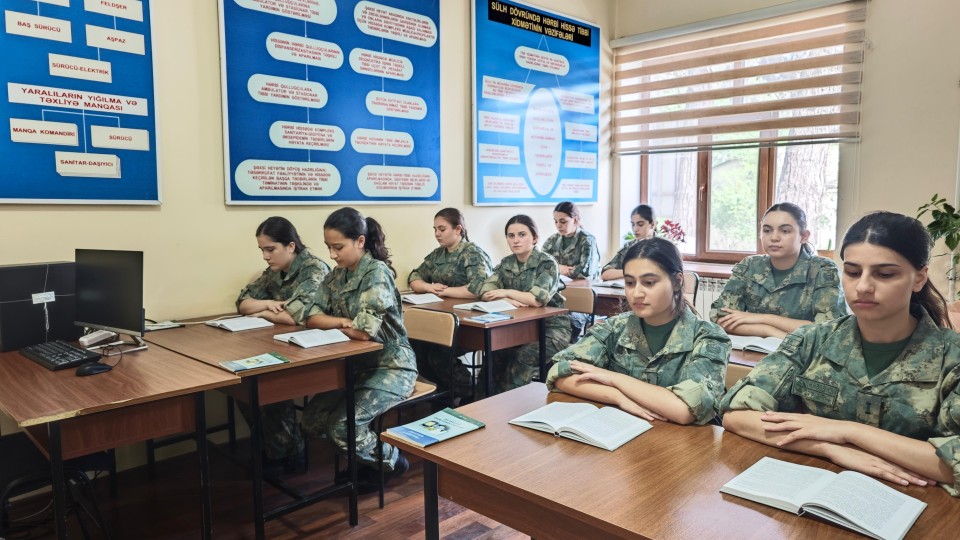 Azərbaycanda ilk dəfə qadın hərbi həkimlər hazırlanacaq