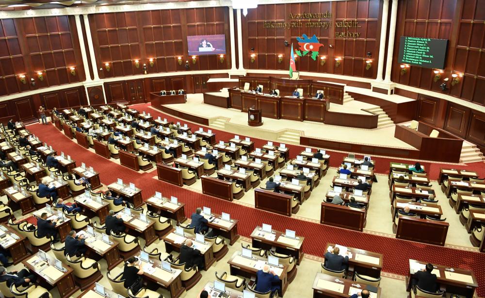 Milli Məclisdə bəzi dərsliklərlə bağlı ictimai dinləmə keçiriləcək