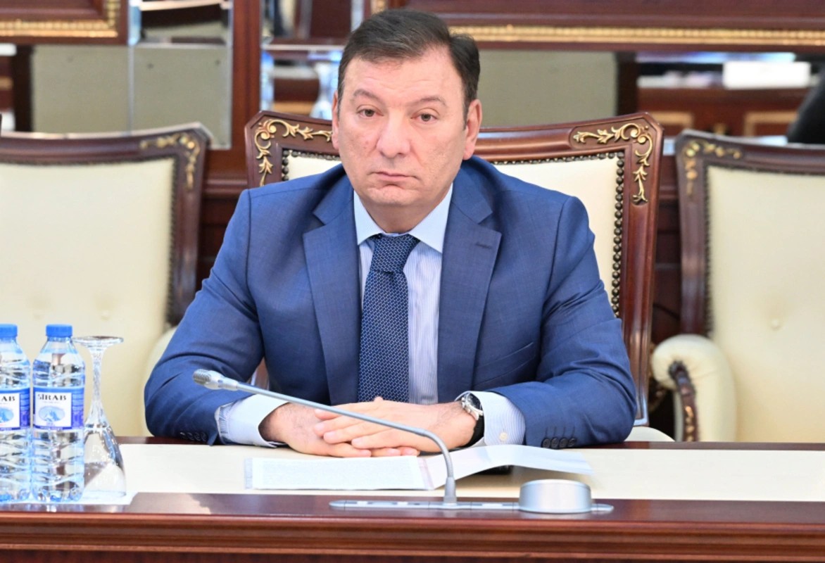 Adil Vəliyev: Müəllimlərin maaş artımları bal göstəricilərinə görə proporsional olmalıdır
