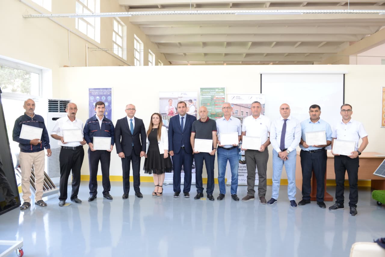 Alternativ enerji qurğu və avadanlıqları ilə işləyəcək 9 nəfərdən ibarət ilk qrup dövlət nümunəli sertifikat aldı