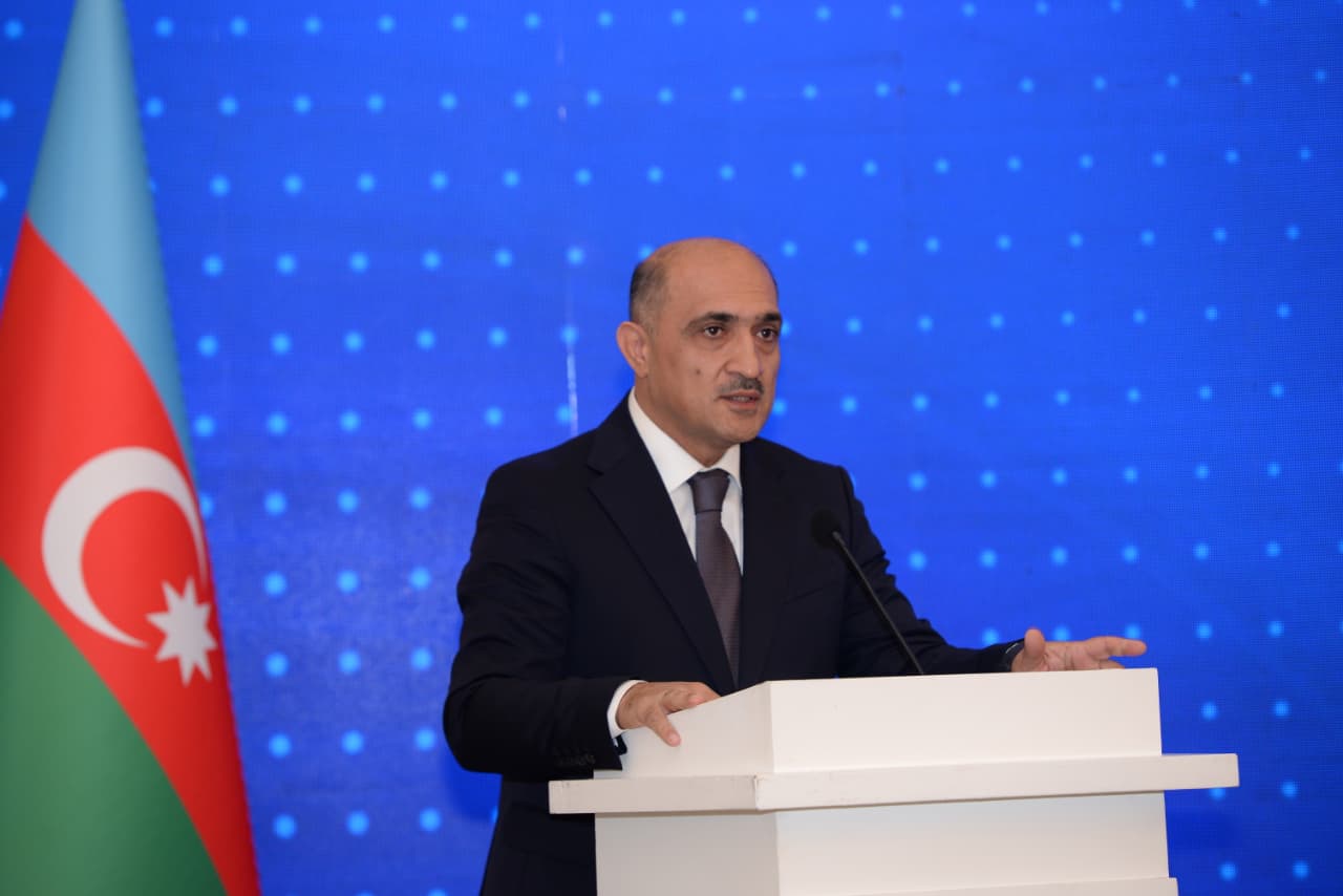 Təhsilə ən böyük investisiyaları dövlət qoyur - İdris İsayev
