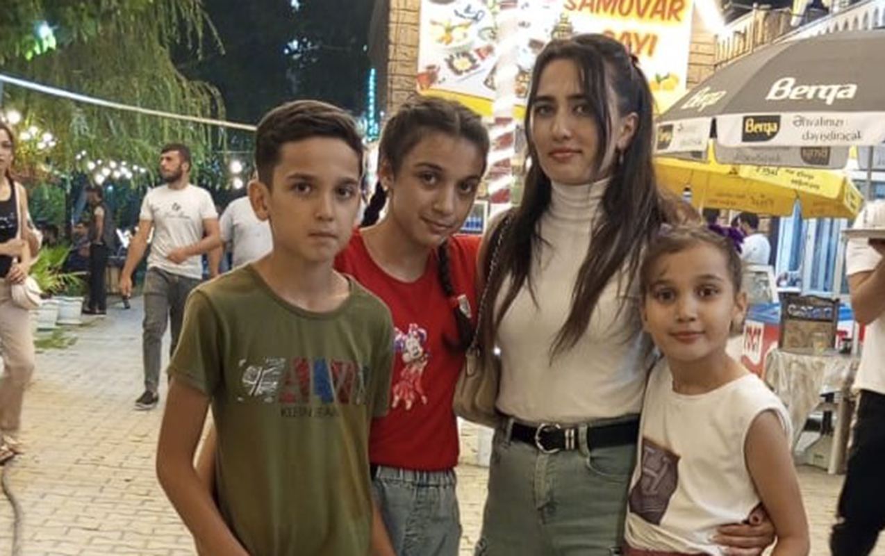 Qızı ilə sinif yoldaşı olan ana attestat aldı