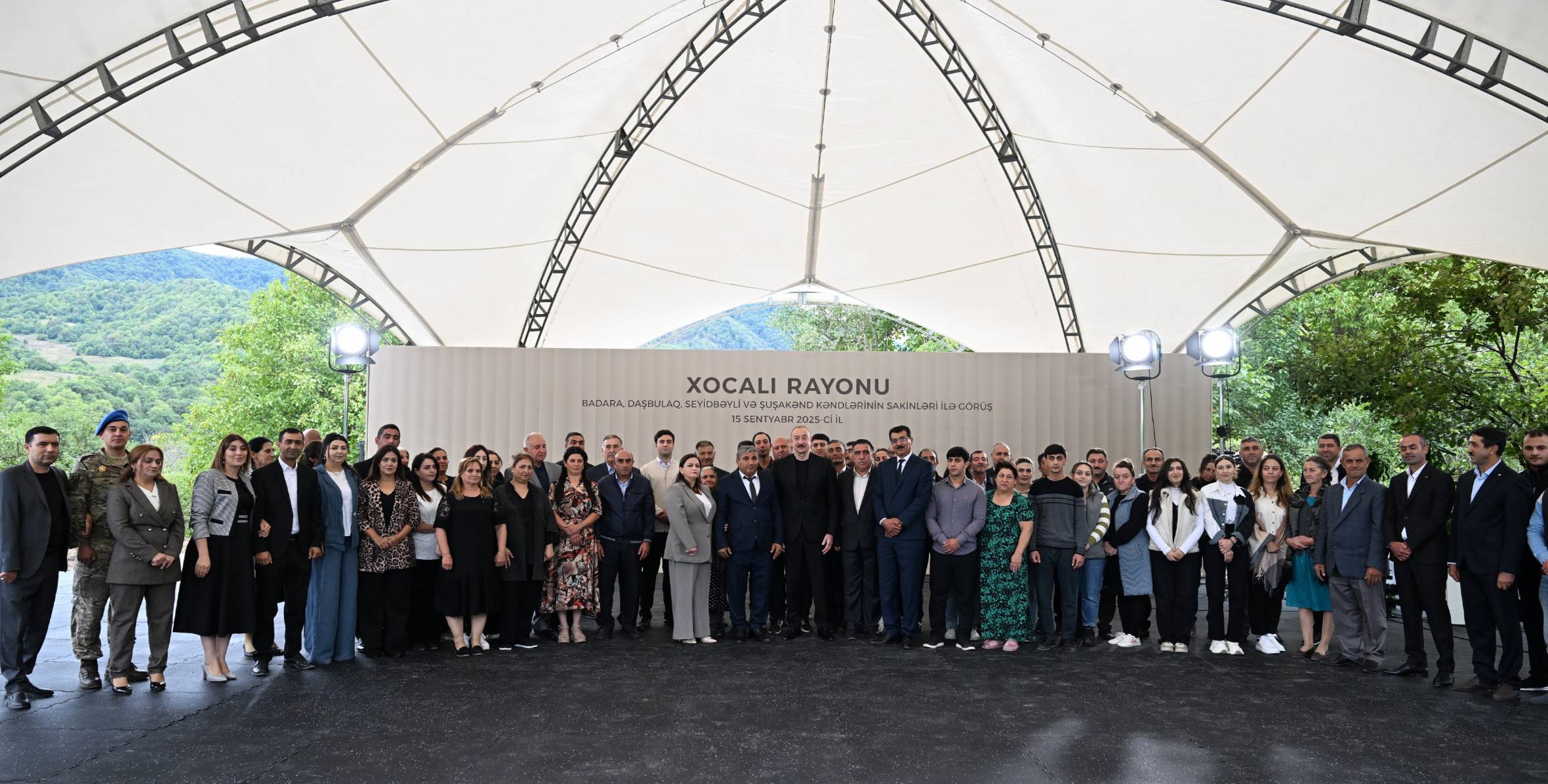 İlham Əliyev Xocalıda bir neçə kəndin sakinləri ilə görüşüb