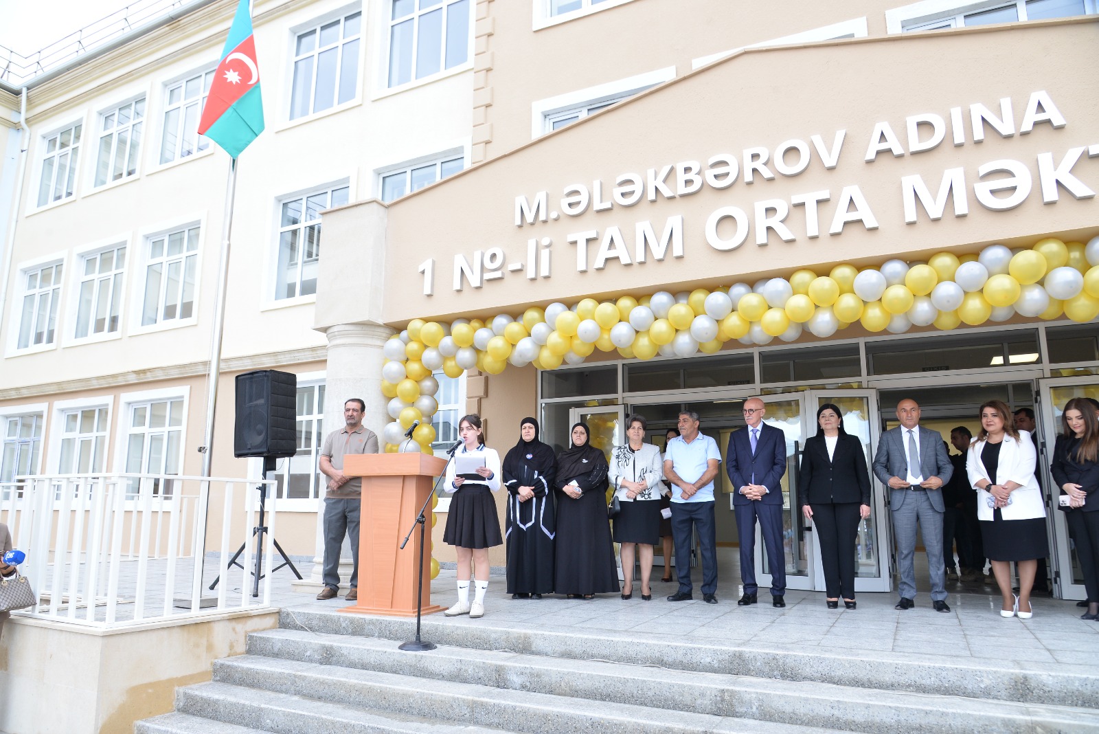Nazir müavini Saray qəsəbəsi 1 nömrəli tam orta məktəbdə “Bilik günü”ndə iştirak edib