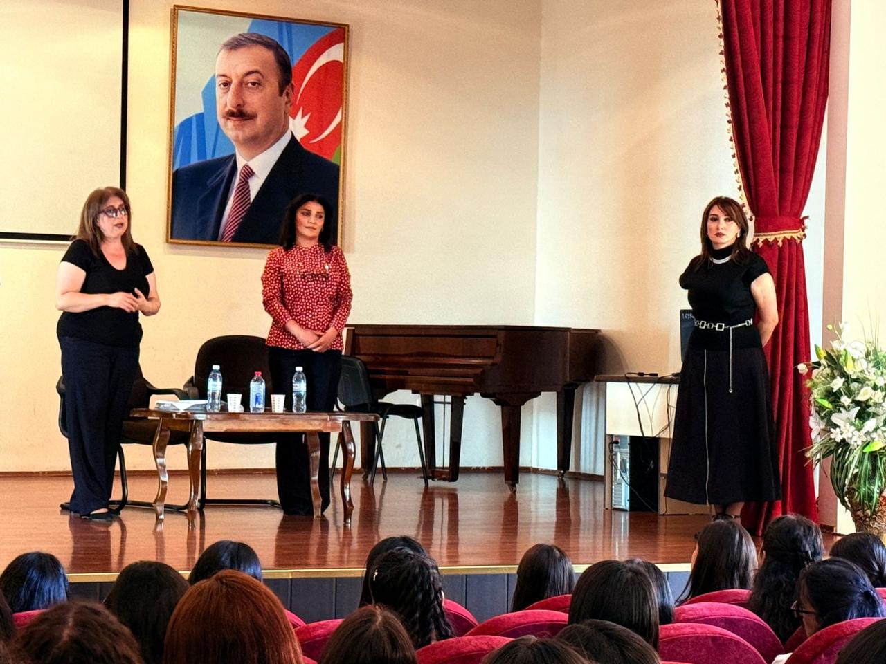 ADPU-da “Erkən nikaha son” mövzusunda görüş keçirilib