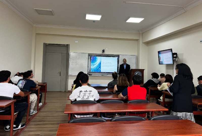UNEC-də “Süni intellektin təsiri və faydaları” mövzusunda seminar keçirilib