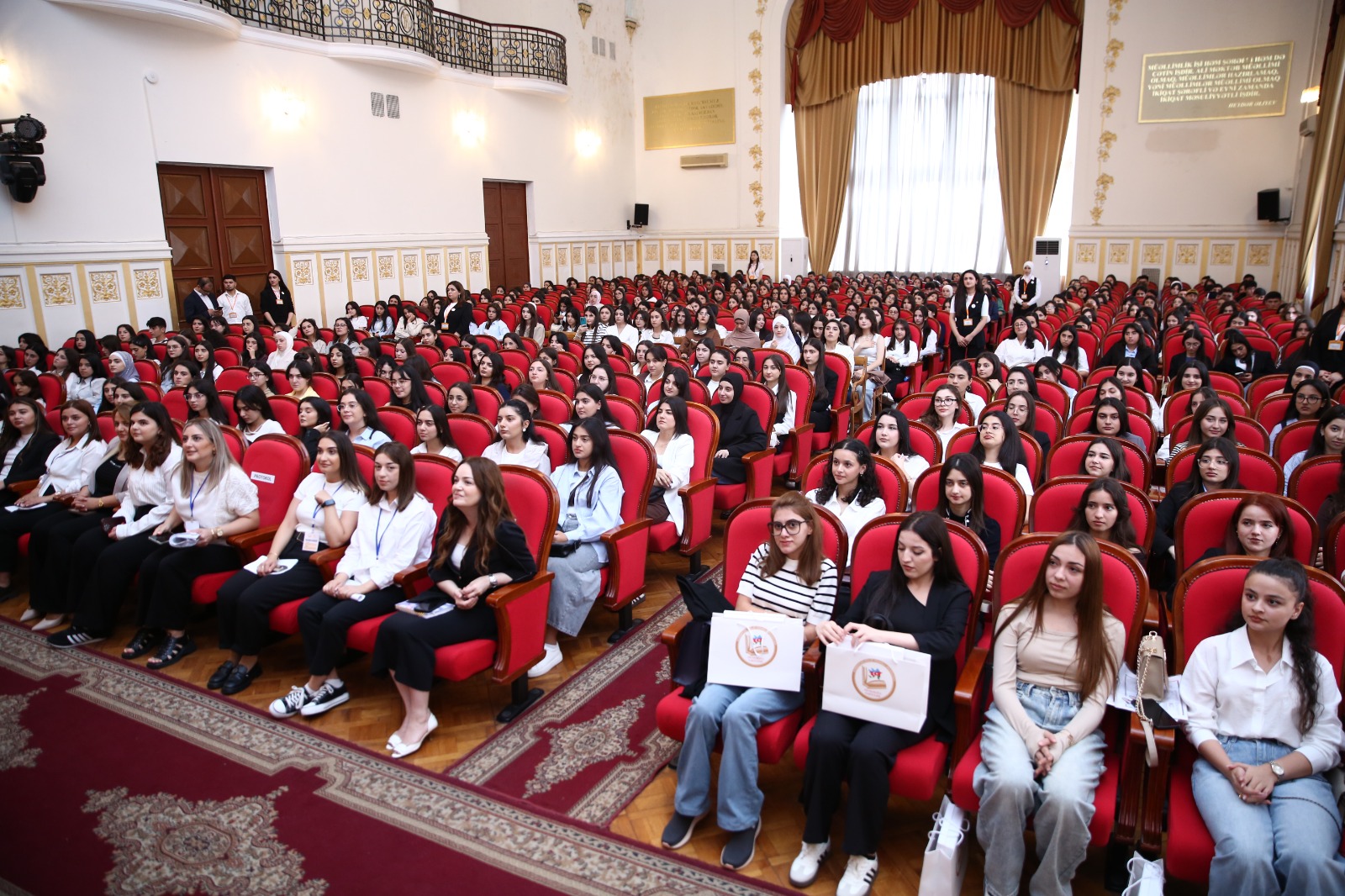 ADPU yeni tələbələrini qarşılayıb