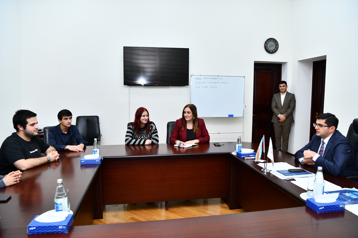 ADNSU-nun rektoru beynəlxalq müsabiqəyə qatılacaq tələbələrlə görüşüb