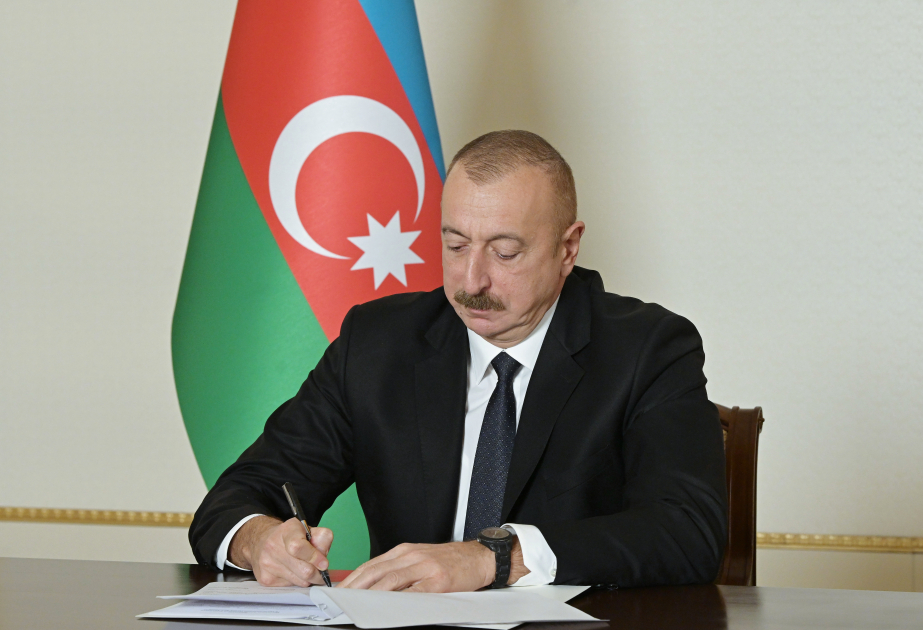 Prezident İlham Əliyev media nümayəndələrini mükafatlandırıb – SƏRƏNCAM