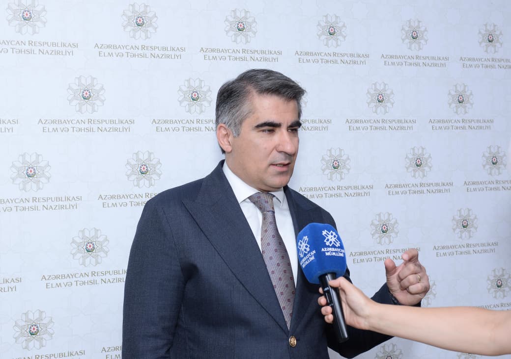 Tələbə ayda 550 manat təqaüd ala bilər – Nazirin müşaviri