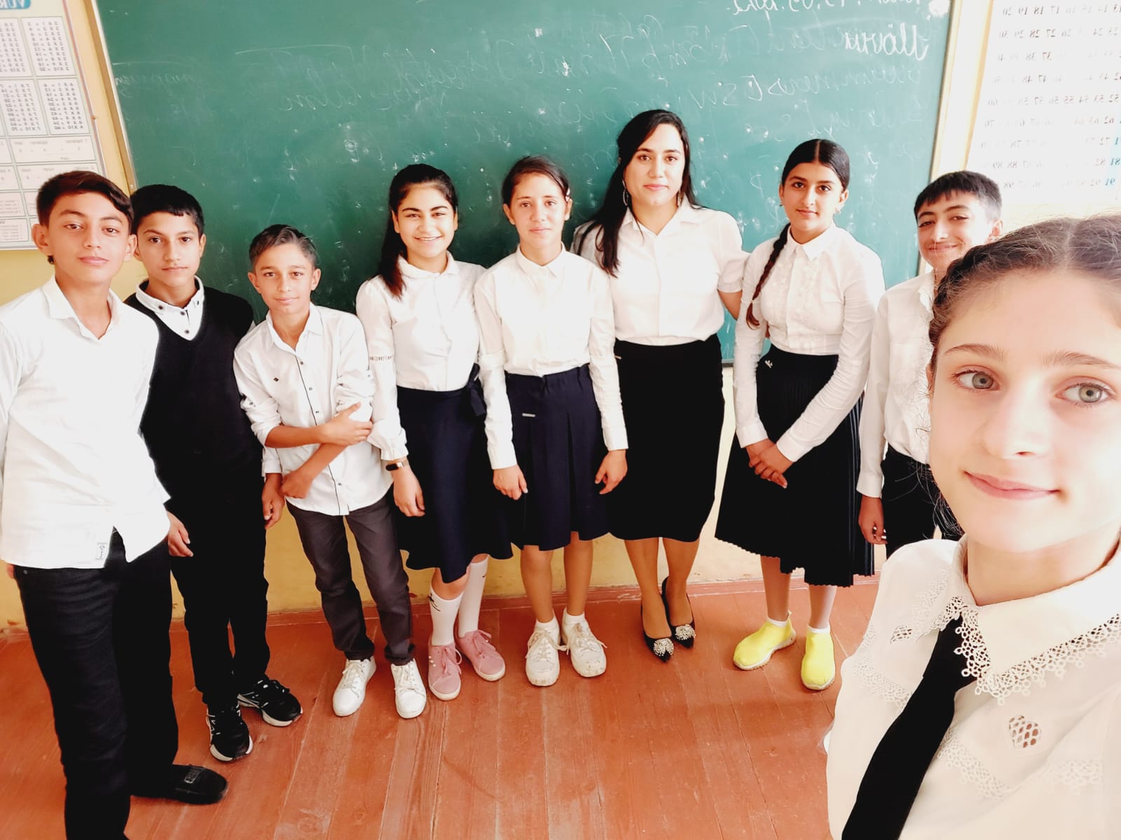 Bakıdan Salyana dərs keçməyə gedən müəllim: Sinifdə bütün problemlərimi unuduram